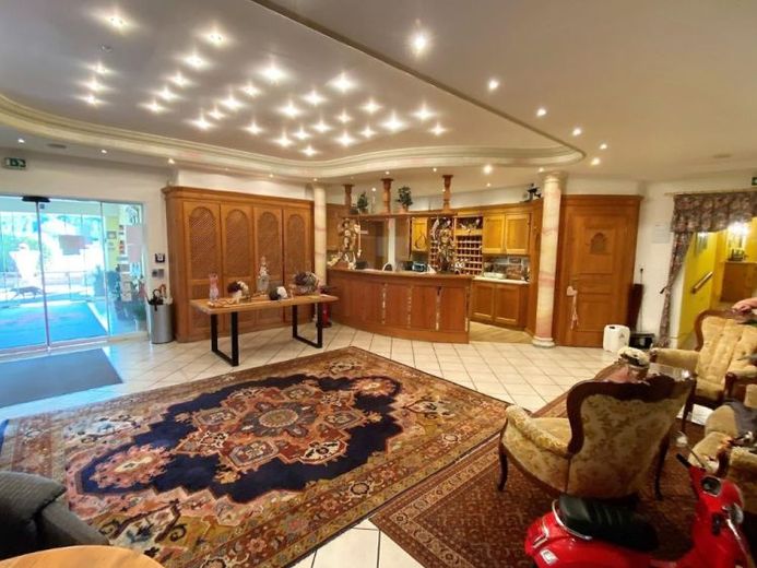 Hotel in attività da vendere, in una splendida posizione rurale – Foto 1