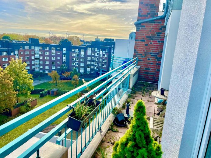 Von Privat, Helle und ruhige 2-Zimmer-Wohnung in Hamburg, mit Balkon ins grüne, inkl. TG-Stellplatz – Aussicht vom Balkon 2