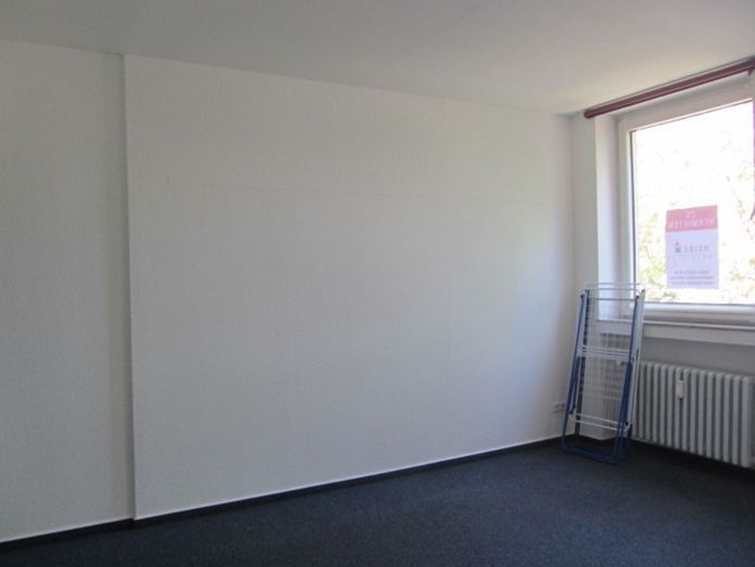 1-Zimmer in 3er-WG mit neuwertigem Duschbad und EBK im Stadtzentrum – zu vermietendes Zimmer
