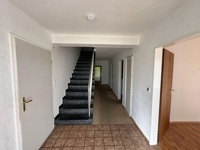 Oersdorf - Architektenhaus mit Charakter auf großzügigem Grundstück – Hausflur