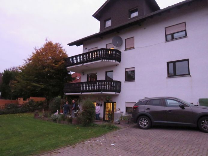 Sonnige Eigentumswohnung 65 qm 3 ZKB Brandoberndorf große 15 qm Terrasse südwest – Autoabstellplatz