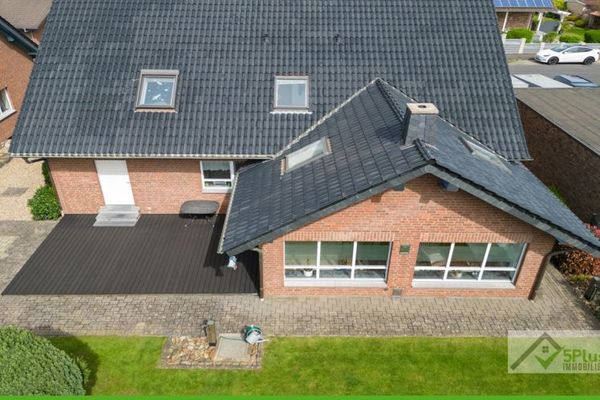 + 5PLUS + MARAVILLA ESPACIAL EN EL CORAZÓN DE INDEN/ALTDORF + EXCLUSIVA CASA UNIFAMILIAR CON JARDÍN + GARAJE +