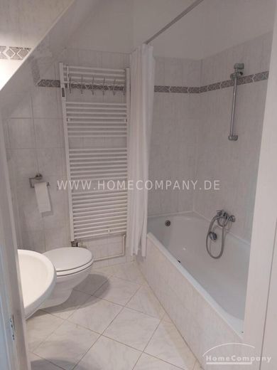 Traumhafte, neu renovierte 2-Zimmer-Wohnung in historischem Lübecker Altstadthaus – f041d0504b66be37c3f97b70c40daaa659cdaa05.jpg