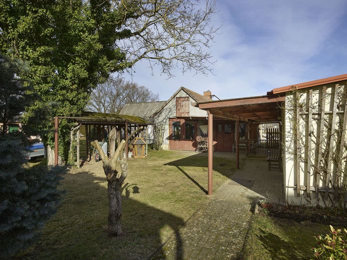 Haus mit 5 Zimmern, Wintergarten und vieles mehr – Innenhof