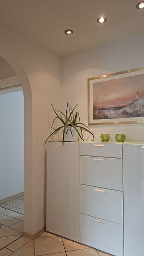 Helle 3-Zi.-DG-Wohnung + XXL-TG-Eckplatz, 2 Balkone, EBK, 95m² in Karlsfeld PROVISIONSFREI – Foto 8