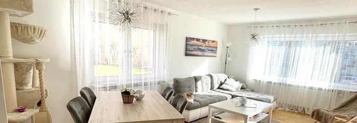 PROVISIONSFREI & kurzfristig verfügbar – ein Zuhause zum Wohlfühlen mit Terrasse & Balkon – Wohnzimmer