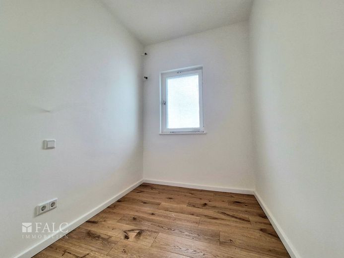 **Modernisierte Wohnung mit Fahrstuhl**- FALC IMMOBILIEN – Zimmer