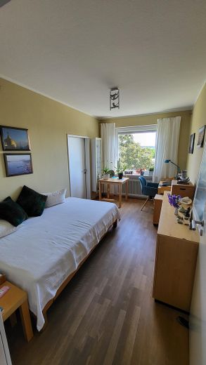 Maison d’architecte située sur un versant calme avec espace séparé pour bureau/cabinet (appartement indépendant) – Gästezimmer