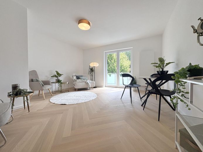 Rüttenscheid’de bahçeli daire | Yenileme sonrası ilk kullanım | Komisyonsuz – Wohnzimmer