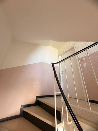 Stuttgart-Büsnau’nun en iyi konumunda çok yönlü çok aileli ev! Hemen taşınmaya hazır ve komisyonsuz! – OG - Treppenhaus