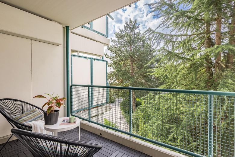 Wohnen wie im Neubau – stilvoll kernsanierte 3-Zimmer-Wohnung mit Balkon im Grünen – Balkon