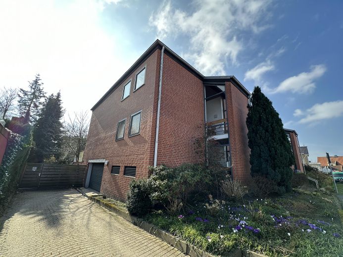 Zentral & grün: 3-Zimmer-Wohnung mit Garten & EBK in Hehlentor – Zufahrt Tiefgaragenstellplatz