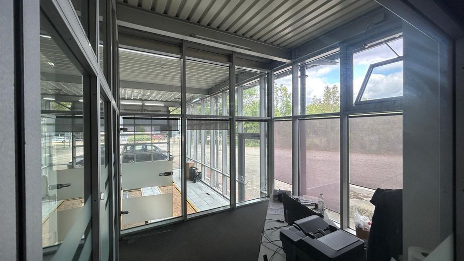 Commercio di automobili con capannone espositivo e superfici ufficio a Gelsenkirchen – Büro 1
