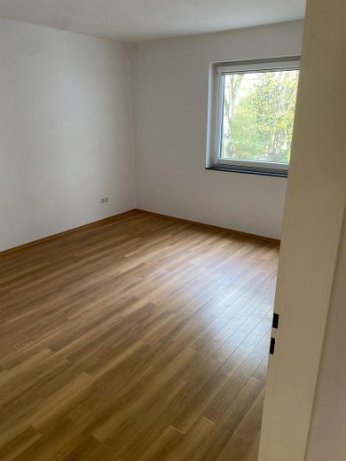 Neustadt ile Zollhafen arasında balkonlu, cazip 3 odalı daire – Schlafzimmer