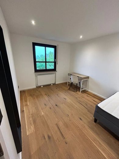Modernes WG-Zimmer mit viel Licht/ Jaspersallee 27, München / 3.OG / WE47 / Zi.1 – Schlafzimmer