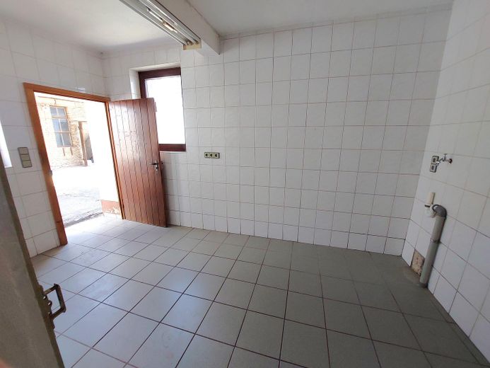 Ehemaliger Vierseitenhof mit Hufschmiede PROVISIONSFREI in Langenlonsheim zu verkaufen – Waschküche EG 9,51 m²