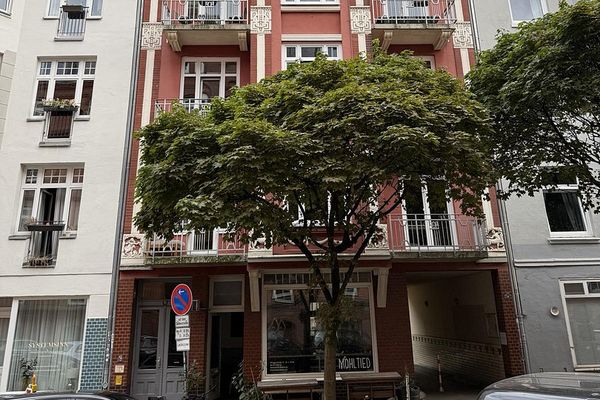 Mobilyalı ve her şey dahil: Hamburg-Neustadt'ta 4,5 odalı eski bina dairesi, Kasım '26'dan itibaren