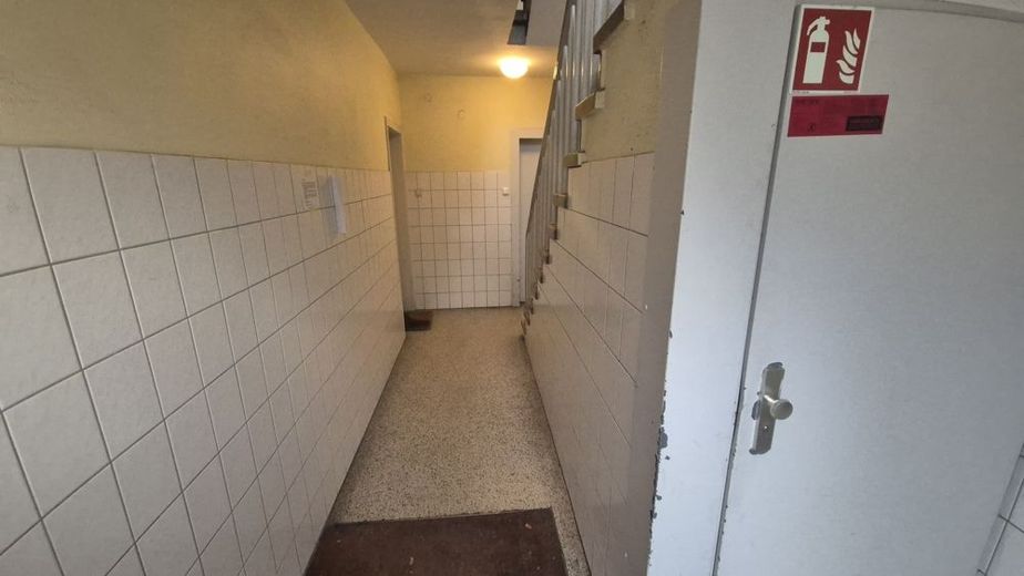Ruhig zwischen Uni, Barbarossaplatz und Volksgarten - leerstehend mit STELLPLATZ (A384ms) – Blick vom Hauseingang