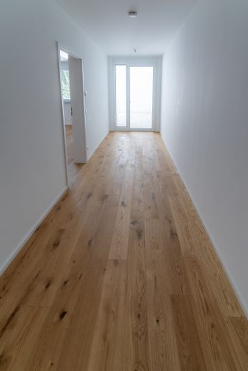 Exklusive 4,5-Zimmer-Wohnung 2 Balkone und EBK – Separate Ankleide mit 2 Balkon