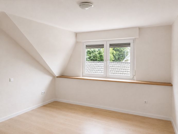 Großzügige 5-Zimmer-Wohnung mit Hausgefühl, 2 Balkonen, Doppelcarport & Garage – Foto 9
