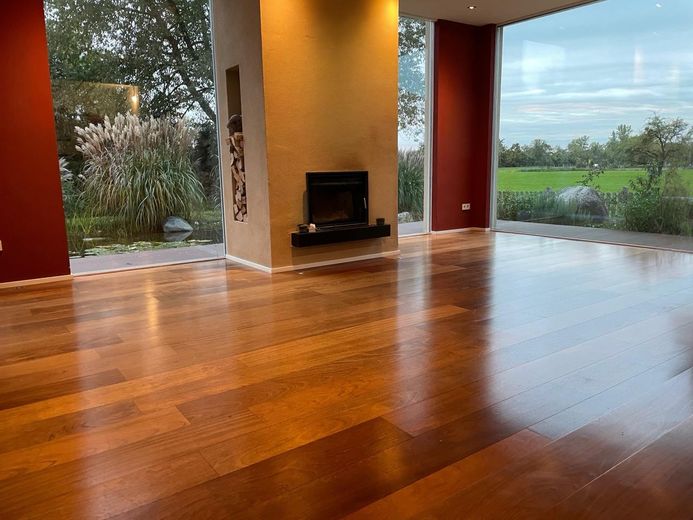 Wohnzimmer mit Kamin