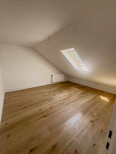 Einziehen & wohlfühlen! Renoviertes Wohnglück in Findorff | Garage | provisionsfrei | Bezugsfrei – Büro