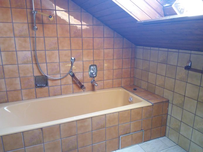 EFH mit XXL Garage und zusätzlichem Baufenster – OG Bad mit Wanne