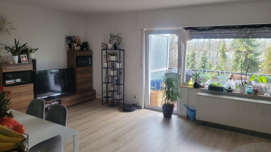 Wohnzimmer mit Balkon