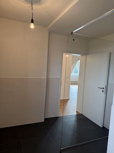 Wohnen im Denkmal: frisch sanierte 143-m²-Dachgeschosswohnung mit Haus-im-Haus-Charakter – Foto 19