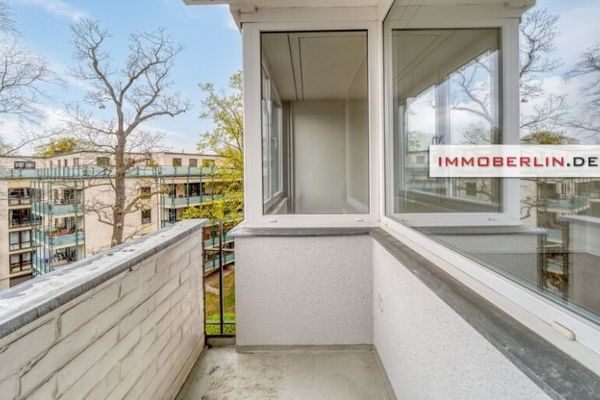 IMMOBERLIN.DE - Top-Lage! Helle 1-Zimmer-Wohnung mit Loggia in Zehlendorf