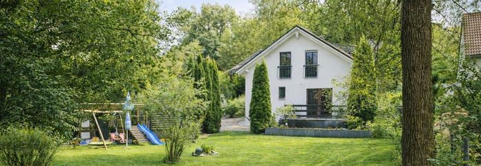 PROVISIONSFREI: Autarkes A+ Familienidyll am Naturschutzgebiet (878 m² Grundstück!) – A+ Haus, 878 m² Grund