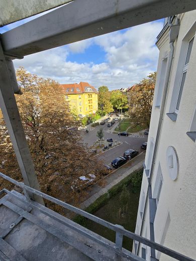 Von Privat 2-Zi Altbauwohnung, Nähe Schloßstraße, vermietet – Blick vom Balkon 2