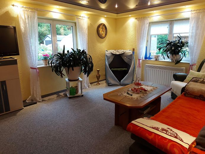 Helles Gartengeschoss-Zimmer