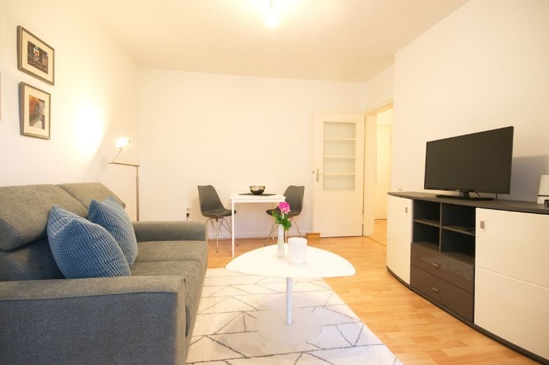 Attraktive möblierte Wohnung in Essen-Rüttenscheid, Internetzugang möglich – 241a187fe8de182ada60d6dd49f5ae3abb6dc5e0.jpg