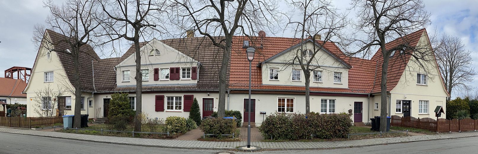 hochwertig saniertes Reihenhaus mit EBK, Wintergarten, provisionsfrei – Gebäudekomplex