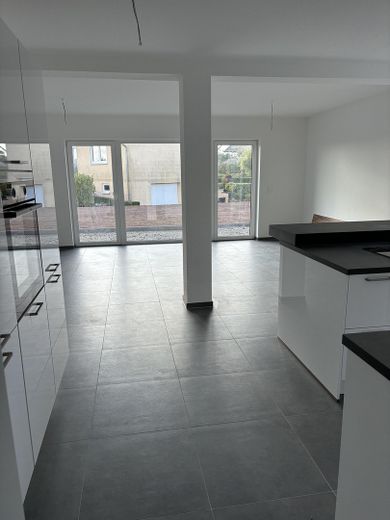 Einfamilienhaus - Erstbezug • provisionsfrei – Wohnen/Essen Küche (bspw)