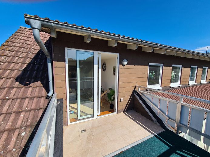 Balkonlu, otoparklı ve yeni doğalgaz kat kaloriferli 3 odalı daire | 50,90 m² – .Balkon.