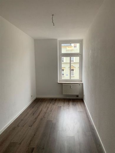 Großzügige 4-Zimmer mit Laminat, EBK und Wannenbad in guter Lage – photo-2023-10-30-09-21-50~07