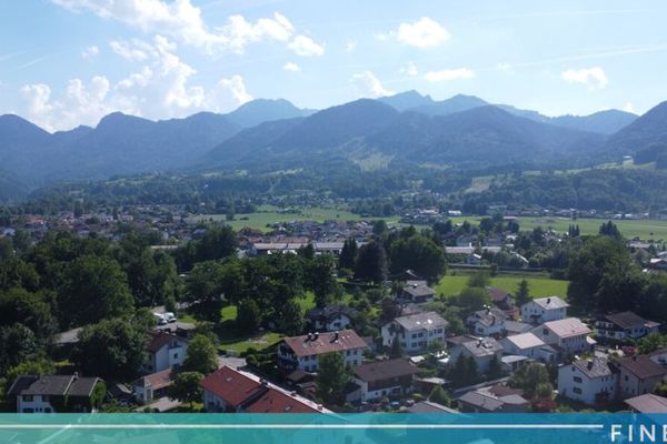 Perfekt für den Bau einer Doppelhaushälfte mit Bergblick