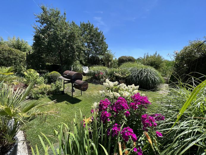 Garten -Blick aus dem Pavillon
