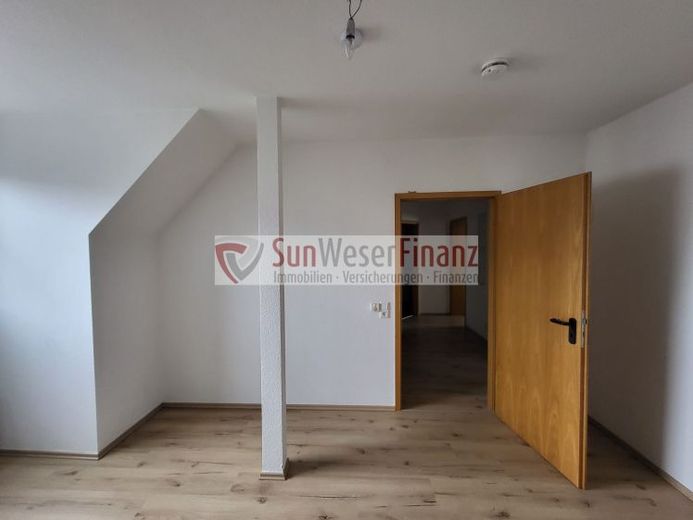 1 Monat mietfrei ! - Helle 2- Zimmer Dachgeschosswohnung in zentraler Lage – Foto 1