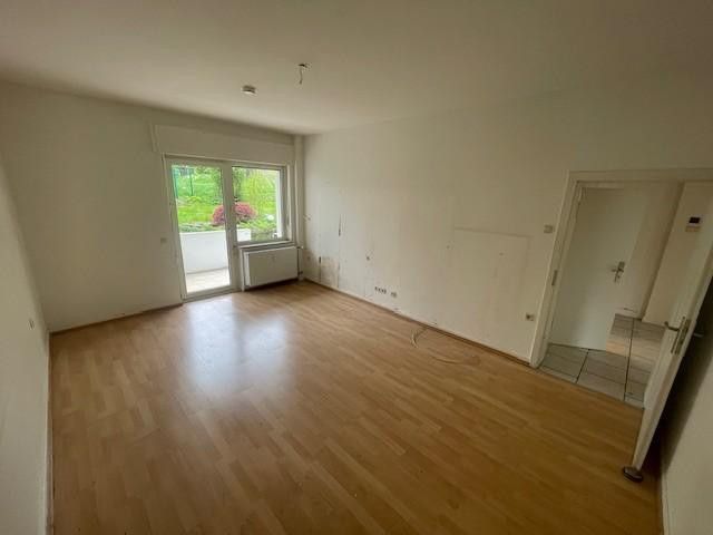 Wunderschöne Erdgeschoss Wohnung in Rüttenscheid mit Gartenanteil – großes Zimmer 1