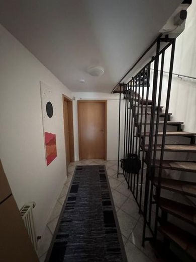 Modernisiertes Reihenendhaus in Toplage Cronenberg – UG Flur
