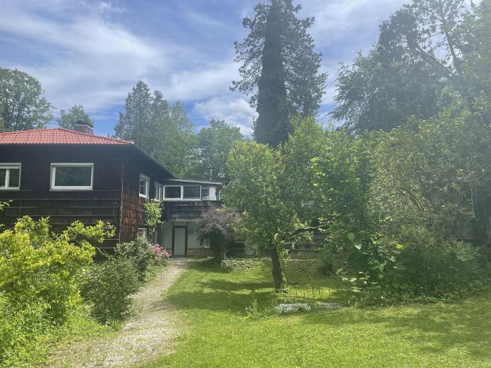 Paradies in Alleinlage – Wohnhaus Westansicht
