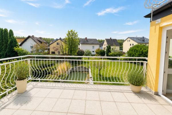 Sofort bezugsfrei! - Riesen Terrasse und wunderschöne Erdgeschosswohnung