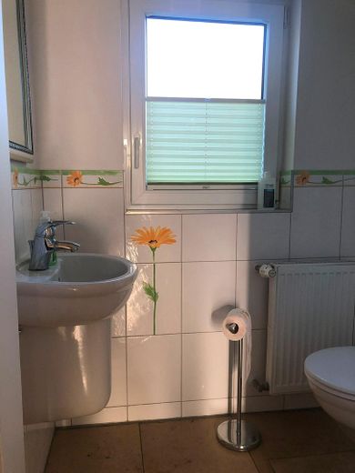 Provisionsfrei - Einfamilienhaus mit großen Garten - MA Gartenstadt – Gäste-WC EG