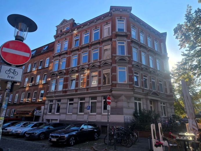 Schöne Altbauwohnung in der Kieler City – Foto 1
