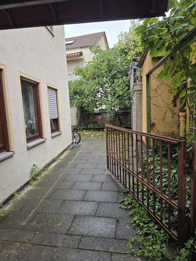 Luminoso appartamento di 3,5 locali (80 m²) in centro città – Innenhof