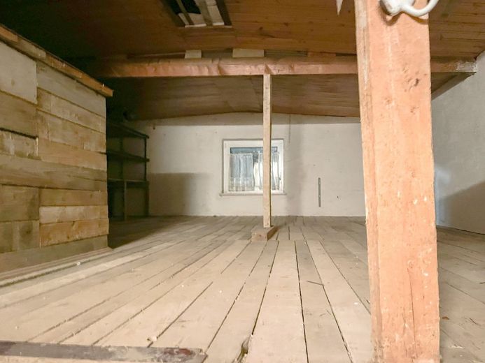 Garage mit Werkbank und eigenem Zugang! – Lager