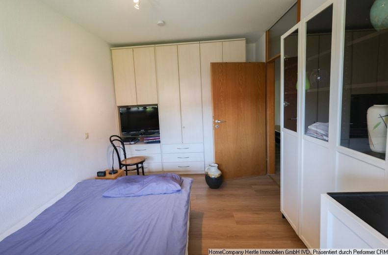 Freundlich und angenehm möbliert mit TG-Stellplatz für 3,5 Monate in toller Lage der Oberau, Freiburg – 4c05b32069e76384b4ff1fbafebb6d2bc2127688.jpg